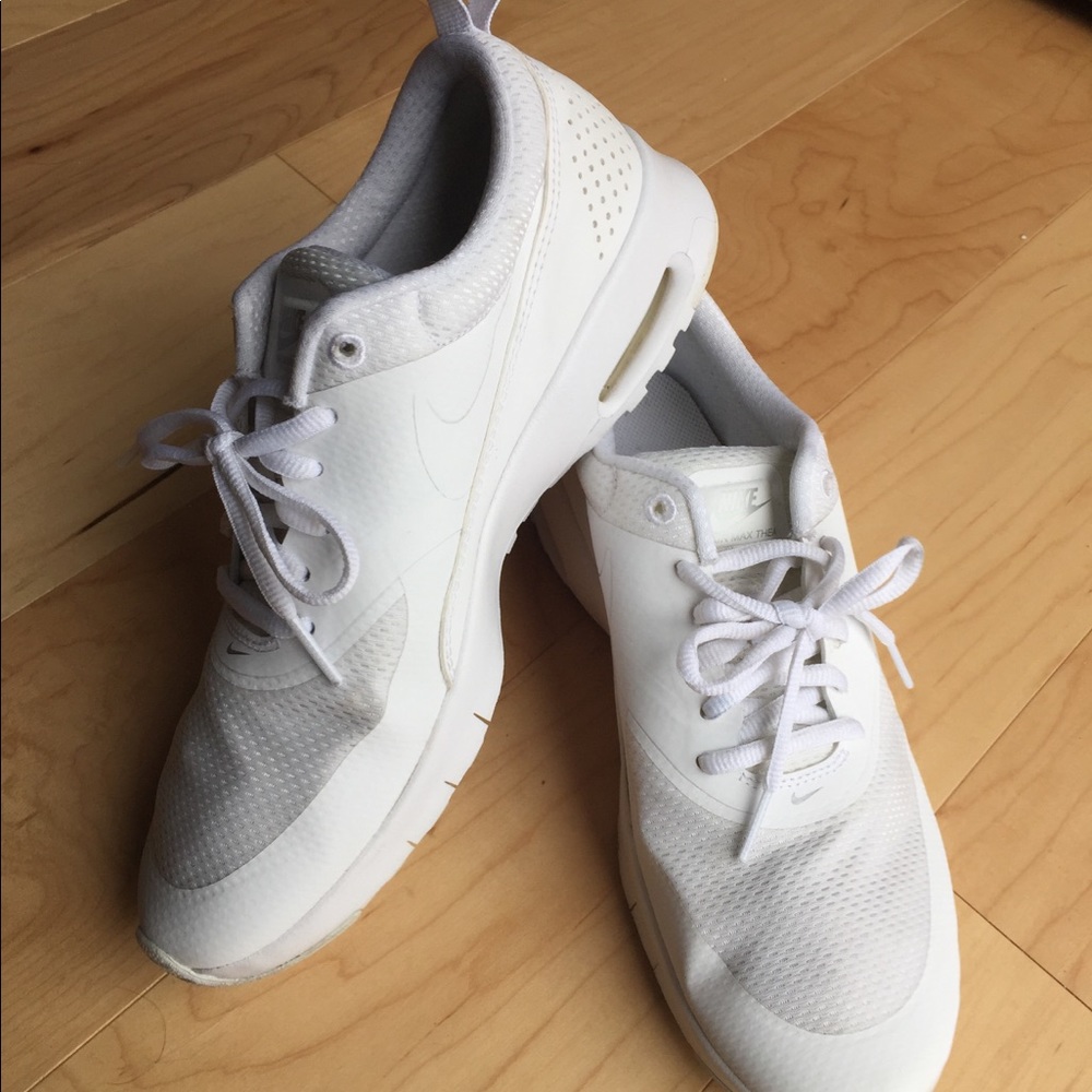 Nike Thea WHITE SIZE 8 1/2